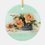 Rosas en un ornamento del cuenco ornamento para arbol de navidad