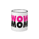Rosas fuertes y taza negra de la MAMÁ del wow