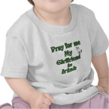 Ruegue para mí que mi novia es irlandesa camisetas