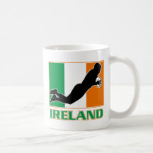 rugbi que juega la bandera de Irlanda del intento  Taza De Café