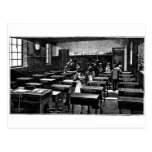 Sala de clase pasada de moda postales