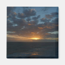 Salida del sol en el imán del mar