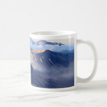 Salida del sol en el soporte Bromo, Java, Indonesi Tazas