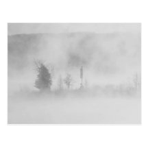 Salida del sol en una mañana de niebla BW del invi Postal