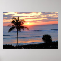 Salida del sol sobre el mar poster