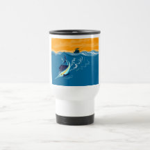 Salto de los peces espadas de la aguja azul con el taza