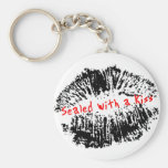 Sellado con un beso llaveros personalizados