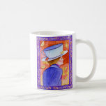 Señora del té con los limones flotantes tazas