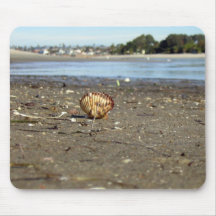 Shell en el cojín de ratón de la playa de Sandy Tapetes De Ratón
