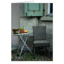 Silla y plantas de la cesta felicitación