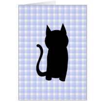 Silueta del gato negro que se sienta. En control a Felicitacion