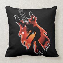 Silueta maravillosa del bailarín en la guitarra de almohadas