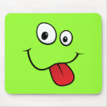 Smiley torpe divertido que se pega hacia fuera la  alfombrilla de raton