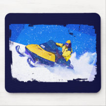 Snowmobile amarillo en ventisca alfombrilla de raton