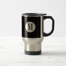Sola taza del monograma de la tela a rayas negra