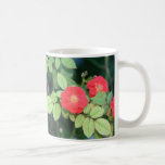 Sola taza roja de la flor