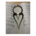 Sombra del corazón del anillo de bodas postal