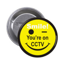 Sonrisa usted está en el CCTV Pin