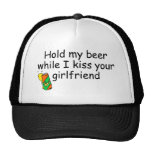 Sostenga mi cerveza mientras que beso a su novia gorra