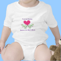 Soy la flor crecida en el corazón de mi mamá camisetas
