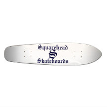 Squarehead anda en monopatín cubierta de Longboard