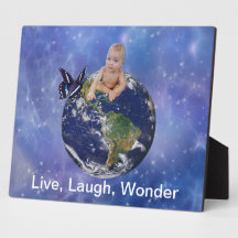 Sueño del mundo de un bebé lindo placa de plastico