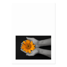 suflower de oro ahuecado en las manos del hombre tarjeta de visita