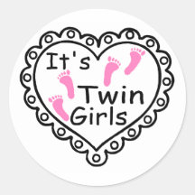 Sus corazones rosados de las huellas de los chicas etiquetas redondas