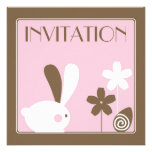 Tarjeta de la invitación del conejito de pascua