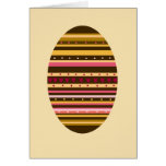 Tarjeta de pascua - el chocolate oscuro adornó el 