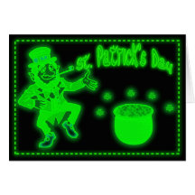 Tarjeta del día de St Patrick de neón con la mina 