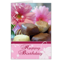 Tarjeta floral y del chocolate rosada de cumpleaño