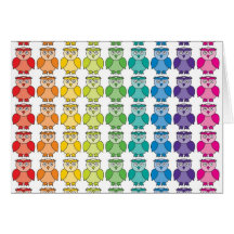 Tarjeta - modelo lindo del búho del arco iris