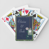Tarro de albañil con las flores y el verdor cartas de juego