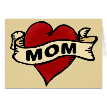 Tatuaje del corazón de la mamá felicitación
