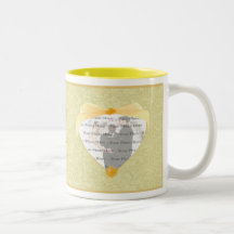 Taza amarilla de la flor