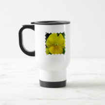 Taza amarilla del viaje de la flor