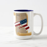 Taza americana de la constitución y del arma