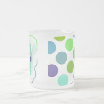 Taza artsy de la mariposa del lunar