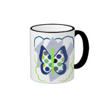 Taza artsy de la mariposa del lunar