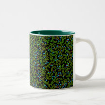 Taza azul de la vid de la baya
