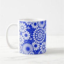 Taza azul marino floral del vintage