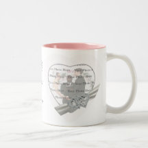 Taza blanca del boda de los corazones