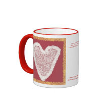 Taza blanca del corazón del cordón