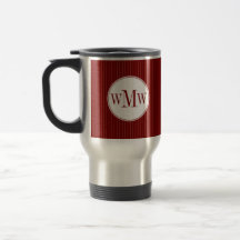 Taza carmesí del monograma de la tela a rayas