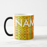 Taza coloreada multi del nombre del arte moderno d