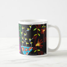 Taza colorida de las flores