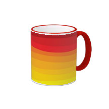 Taza colorida de las rayas