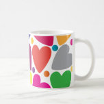 Taza colorida de los corazones