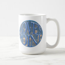 Taza con el logotipo del punto del amor sobre las 